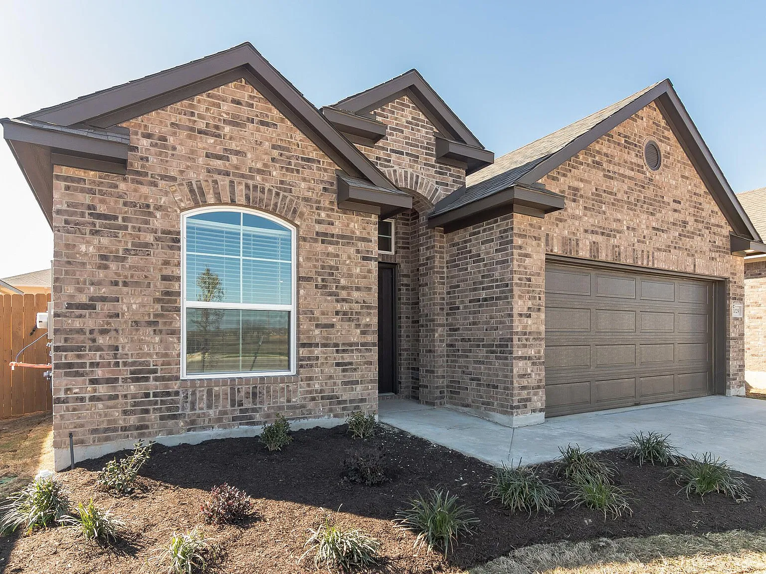 4 bed, 2.0 bath, 1704 sqft, $1,995 — Photo 3
