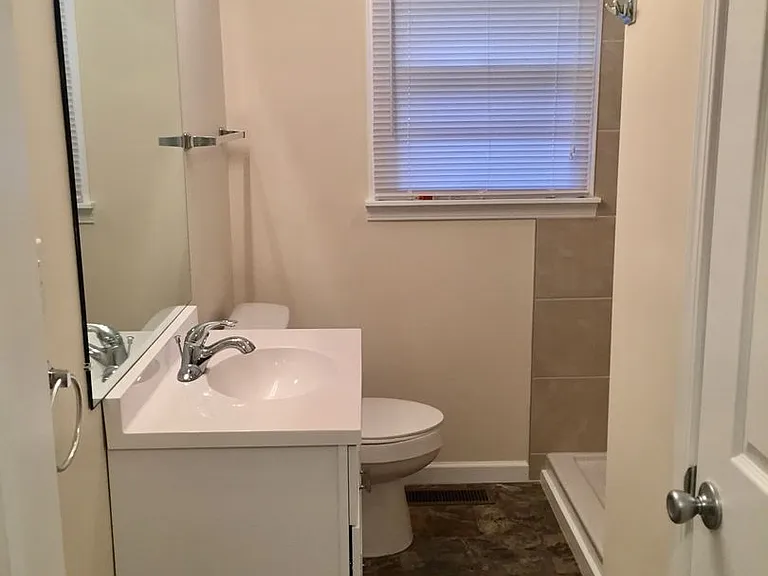 141 N Overhill Dr — Photo 8