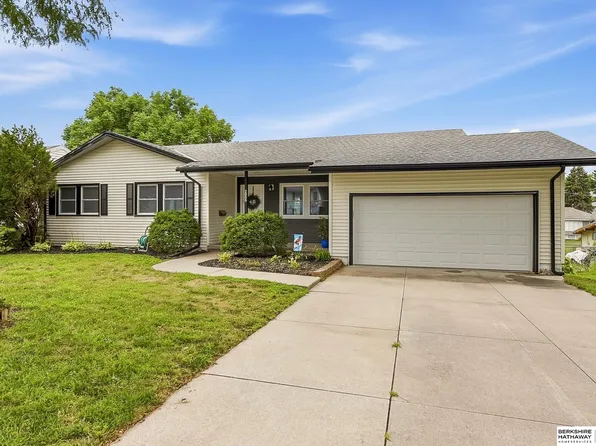 2009 Lloyd St, Bellevue, NE 68005