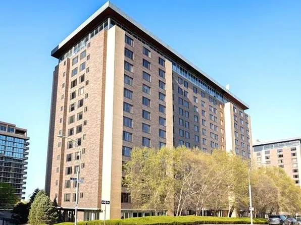 600 E 8th St APT 8S, Kansas City, MO 64106