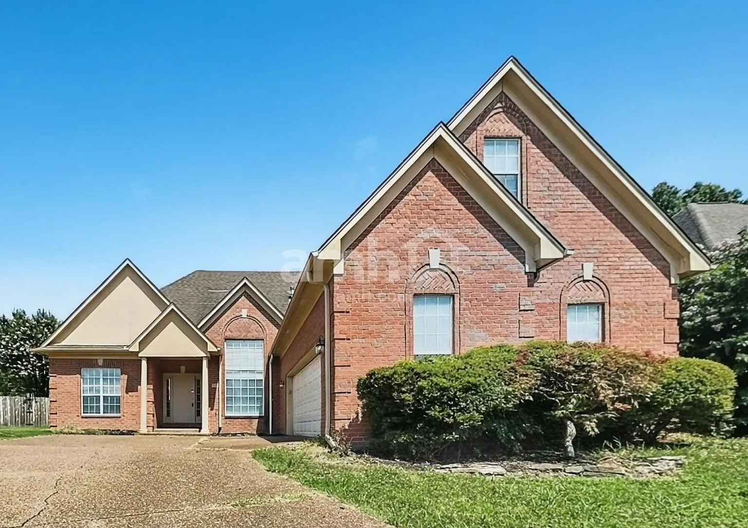 4 bed, 2.5 bath, 2350 sqft, $2,255 — Photo 1