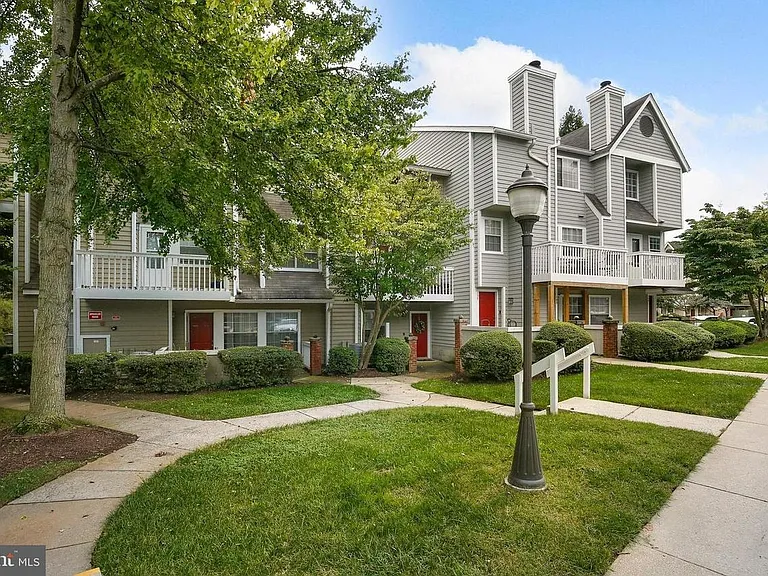 5712 Chapman Mill Dr #340 — Photo 2