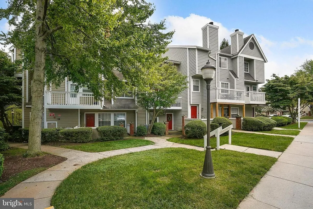 Building Photo - 5712 Chapman Mill Dr #340