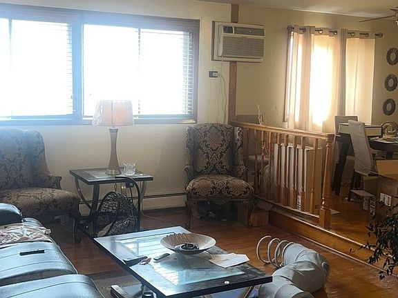 2nd image of 720 N Austin Blvd APT 2SW