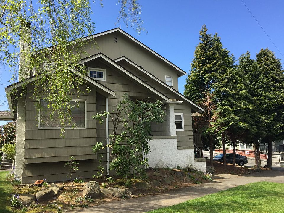 Cared for craftsman home within a block of "everything"
