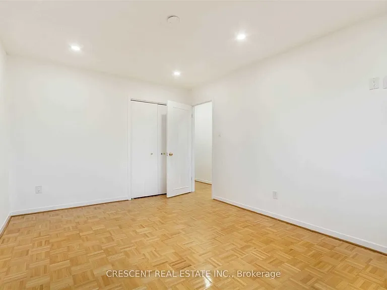 4036 Dunmow Cres #UPPER — Photo 15
