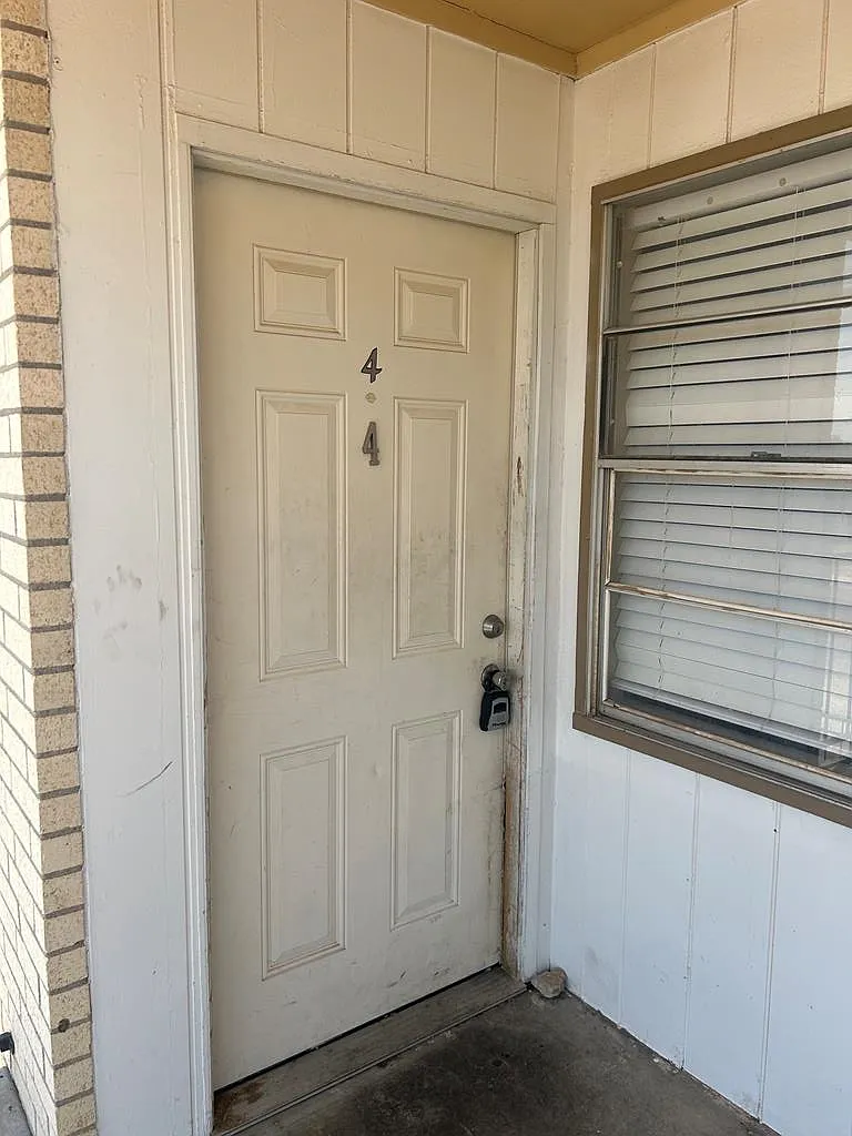 1 bed, 1.0 bath, 703 sqft, $1,000 — Photo 1