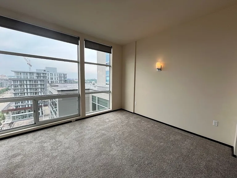 Galaxie High Rise Apartments — Photo 175