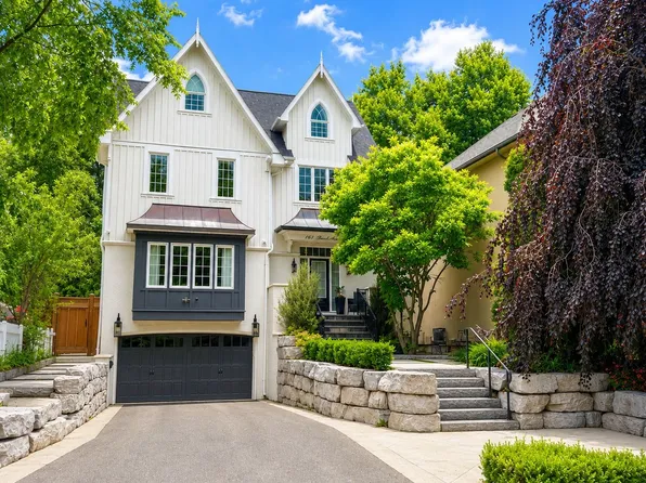 144 Brooke St, Vaughan, ON L4J 1Y9