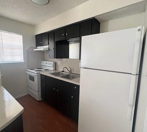 3rd image of 3104 Stoneway Dr #105