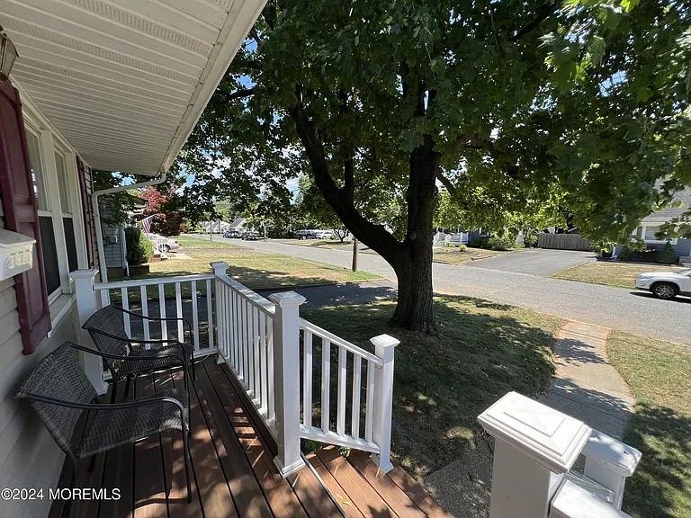 99 McLean St — Photo 2