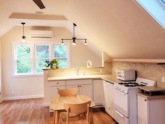 This apartment is a plesure to live in.