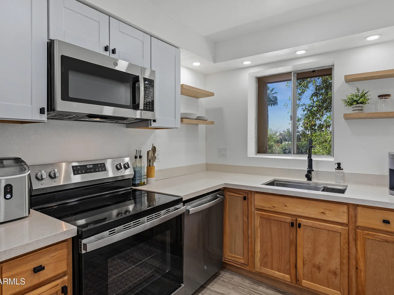 2 bed, 2.0 bath, 1048 sqft, $2,500 — Photo 2