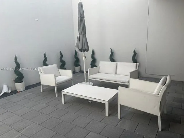 3 bed, 2.5 bath, 2317 sqft, $5,250 — Photo 3