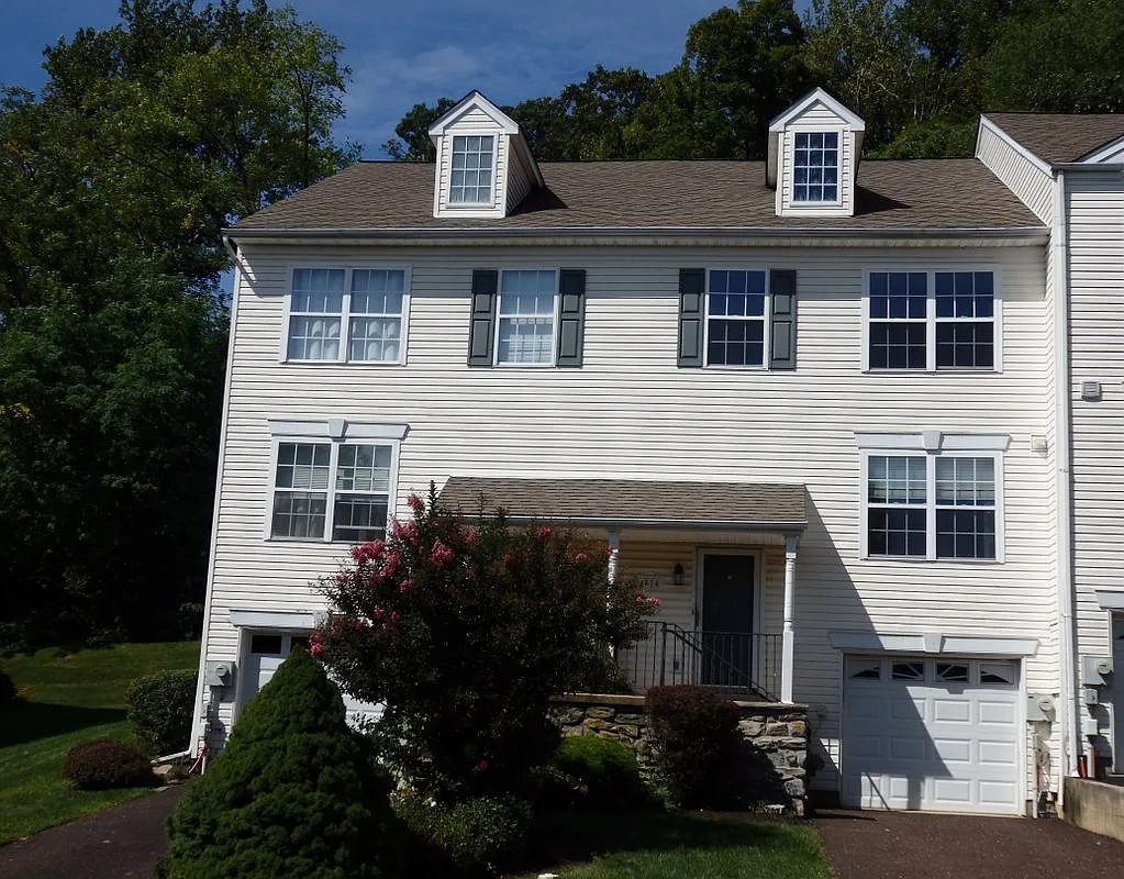 3 bed, 2.5 bath, 1560 sqft, $2,950 — Photo 1
