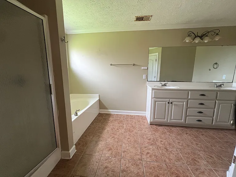 108 Stonecreek Ln — Photo 3