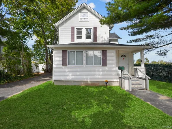 21 Maple Avenue, Port Jefferson Station, NY 11776