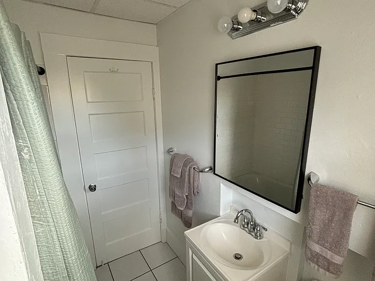 1775 Bay St — Photo 11