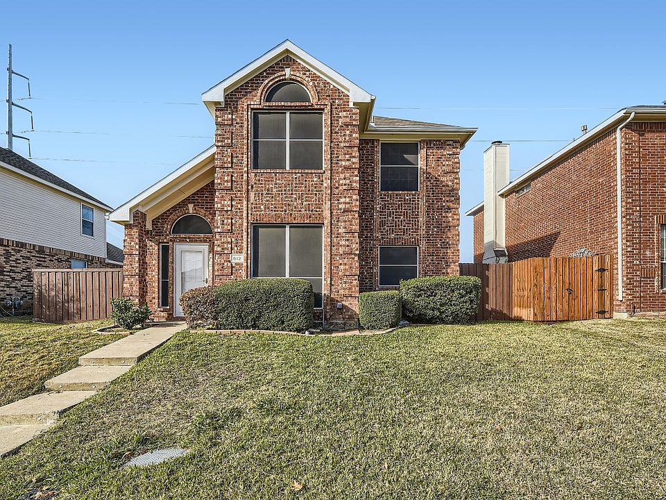 1st image of 812 Cobblestone Dr