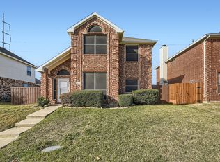 812 Cobblestone Dr, Lewisville, TX 75067