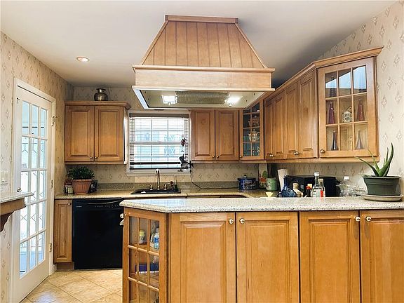 3rd image of 370 Tysens Ln