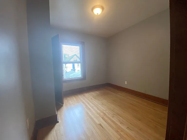 3019 N Maryland Ave — Photo 10