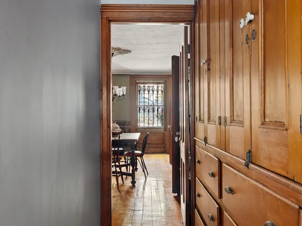 309 Vanderbilt Avenue image 16 of 27