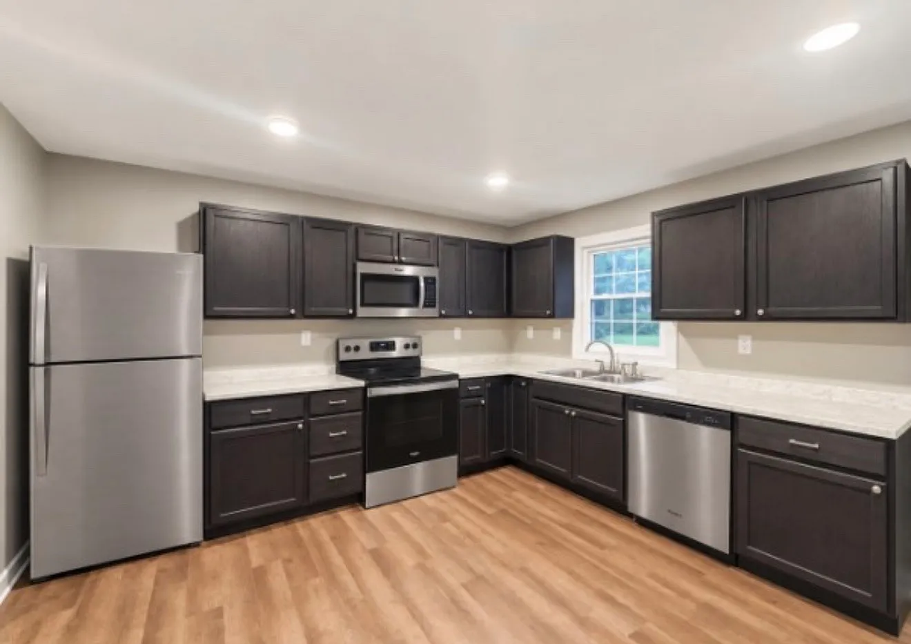 3 bed, 1107 sqft, $1,800 — Photo 2