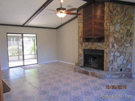 Living Room wFireplace