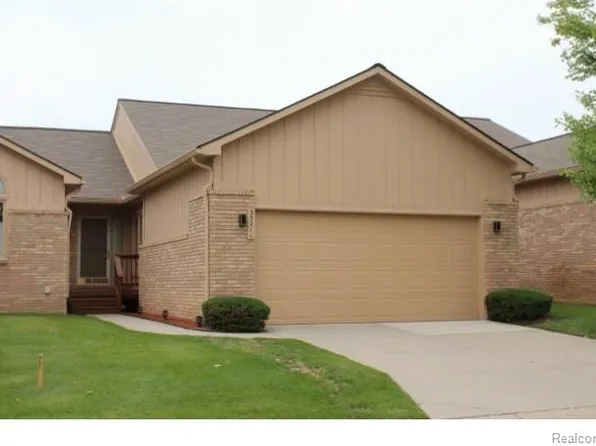 35211 White Pine Trl #1, Farmington Hills, MI 48335