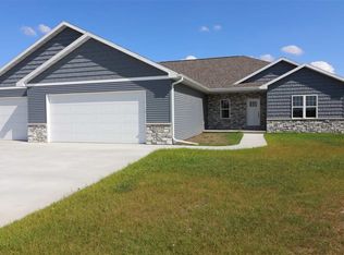 2719 N Fallen Oak Dr, Appleton, WI 54913