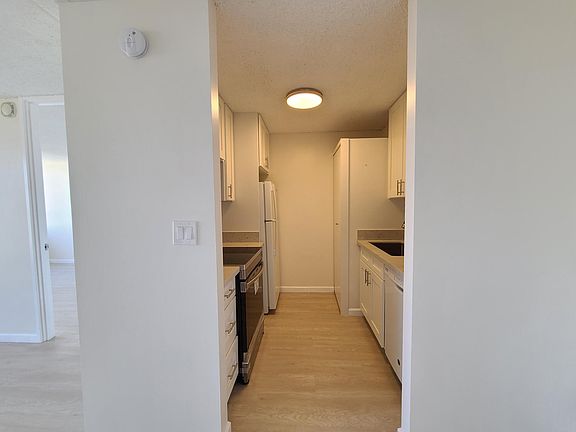 2nd image of 400 Hobron Ln APT 1712