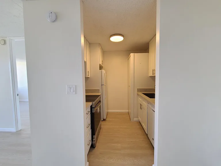 400 Hobron Ln #1712 — Photo 2