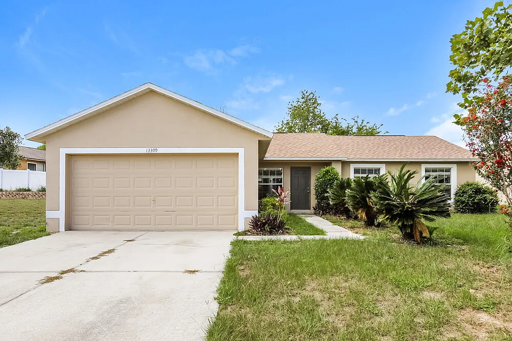 4 bed, 2.0 bath, 1352 sqft, $2,110 — Photo 1