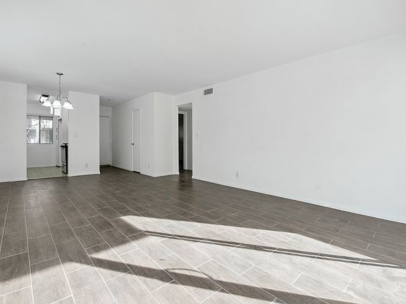 5th image of 20134 Leadwell St Unit 268