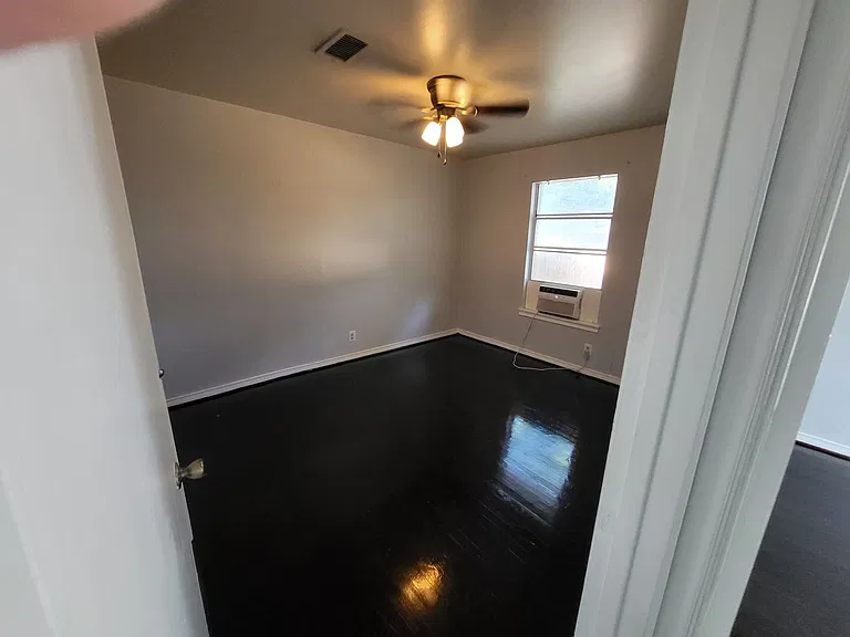 510 Cynisca St — Photo 2