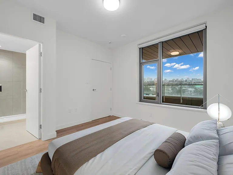 755 Harbourside Dr #320 — Photo 5