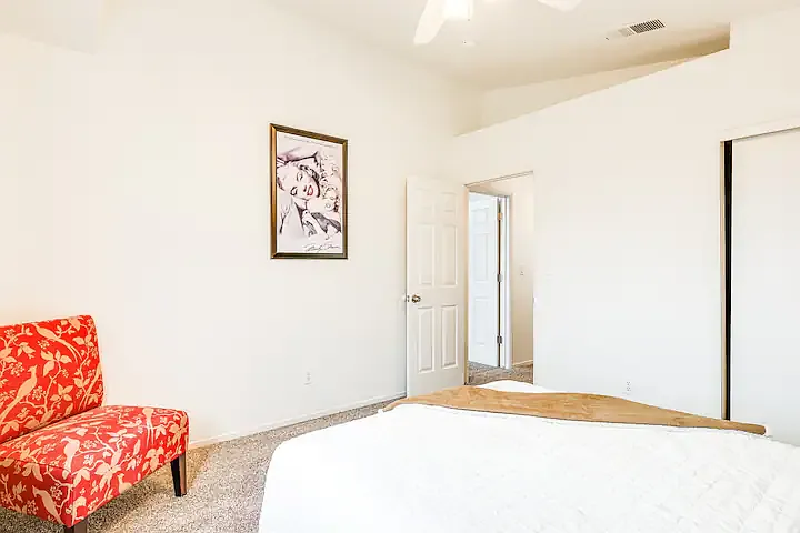 708 Champagne Ct — Photo 29