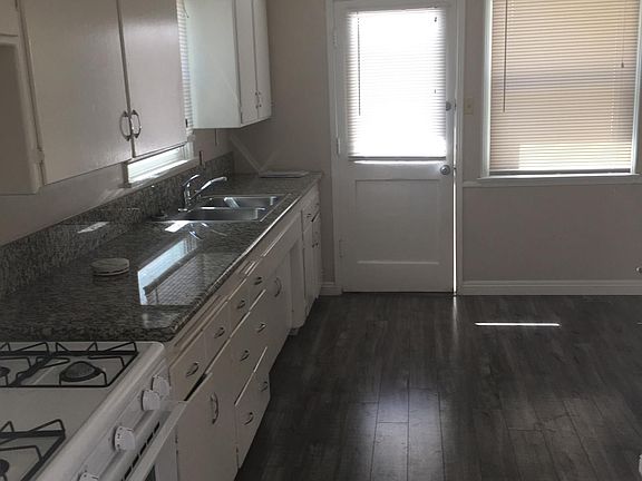 3rd image of 13735 Oak St