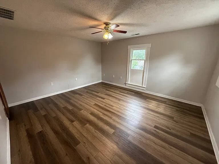One Bedroom — Photo 6
