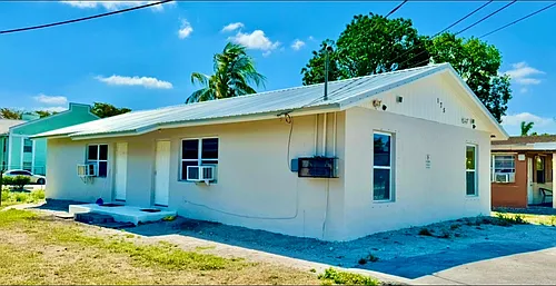 175 SW 10th Ave #1 Photo 1