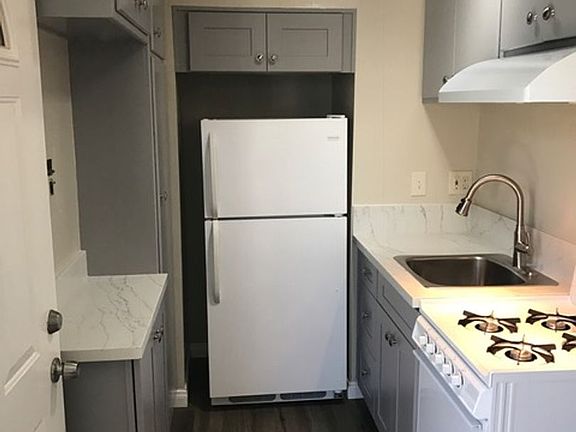 5th image of 187 E 21st St