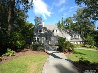 9 Woodcock Ln, Setauket, NY 11733