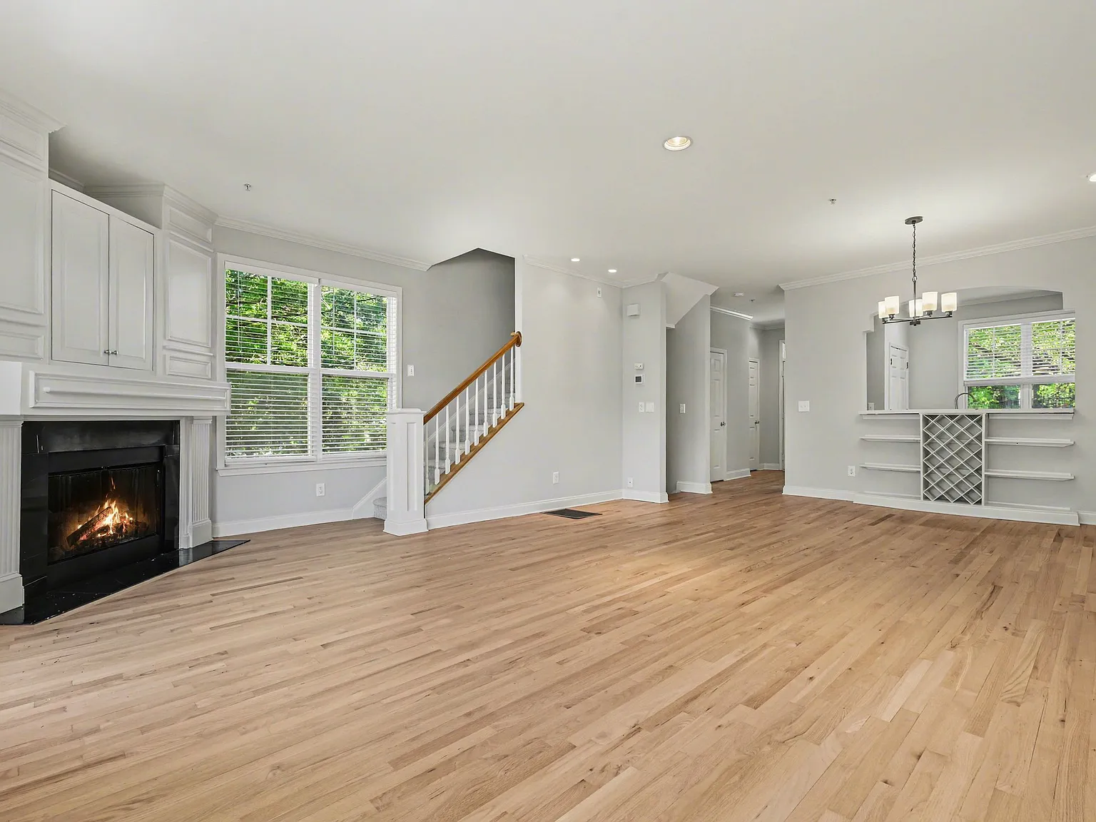 4 bed, 3.5 bath, 1950 sqft, $2,995 — Photo 3