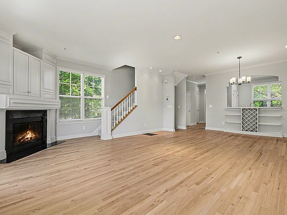 3rd image of 841 W 4th St