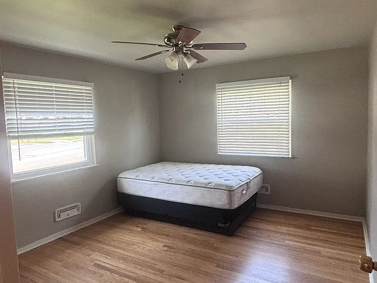 291-301 Riverside Dr #3 — Photo 5