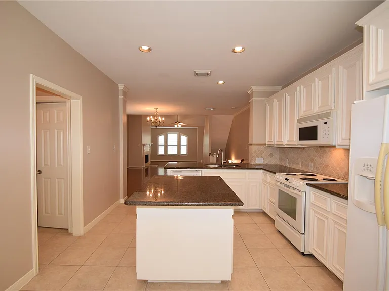 722 Memorial Heights Dr — Photo 14