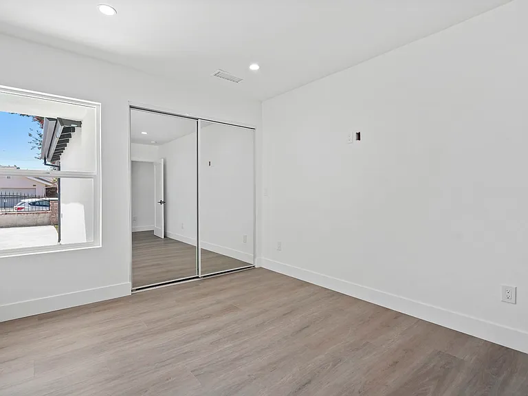 7906 Oakdale Ave — Photo 26
