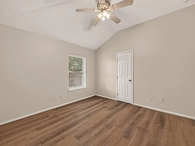 706 Silver Creek Cir — Photo 39