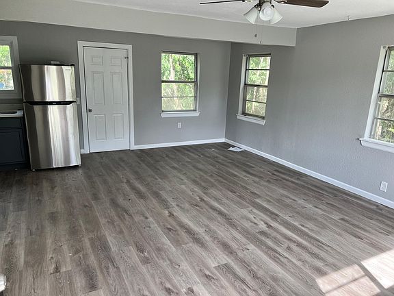 4th image of 820 E Ross St